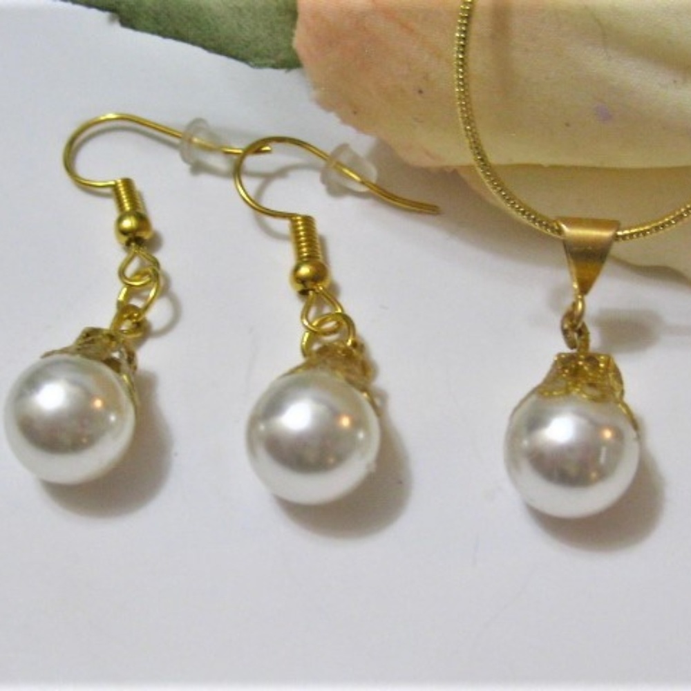 Pearl necklace and french hook earring set